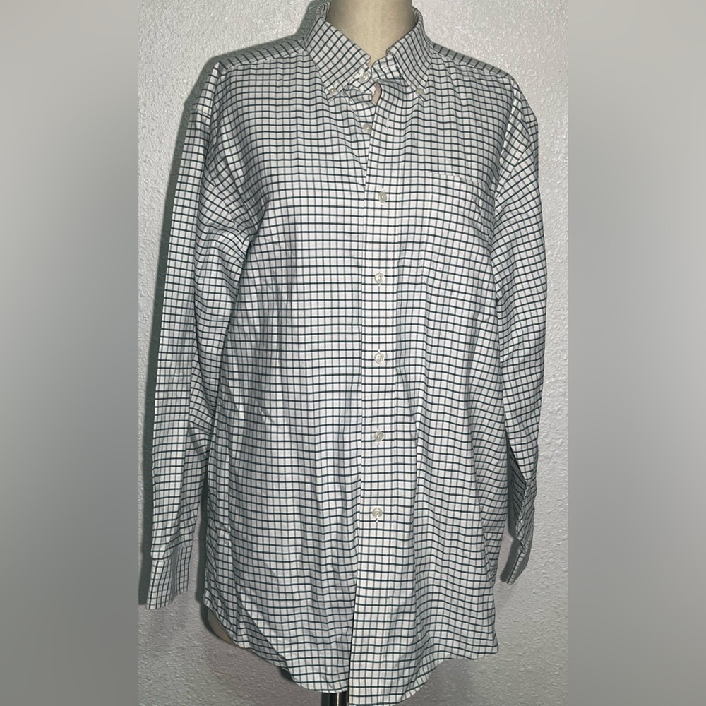 Men's White and Black Checkered wrinkle free button Shirt size large